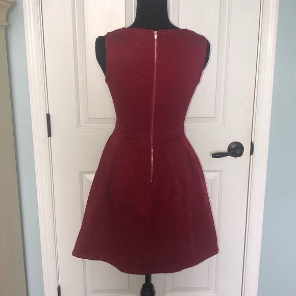 Merlot flower dress - Picture 2 of 5